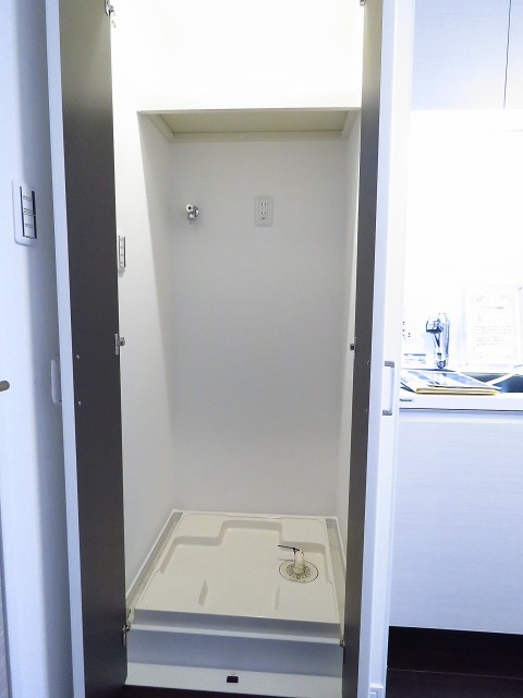 インペリアル赤坂壱番館　洗濯機置場