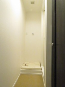 祐天寺ニュースカイマンション　洗濯機置場