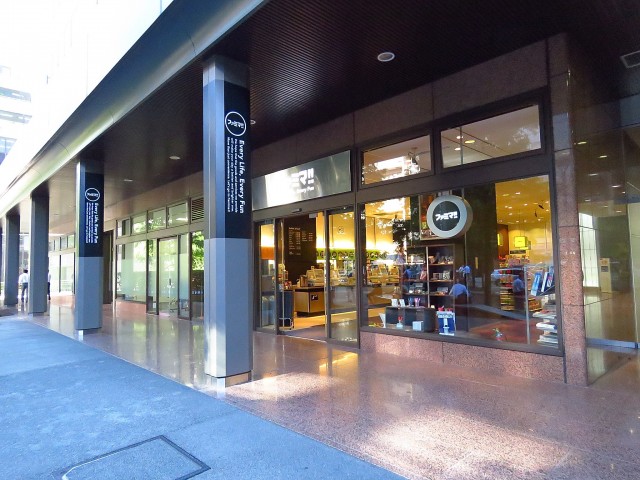 フリーディオ芝公園アネックス　向かいのコンビニ