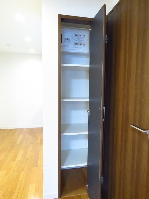 シャンボール第二都立大　リビング収納