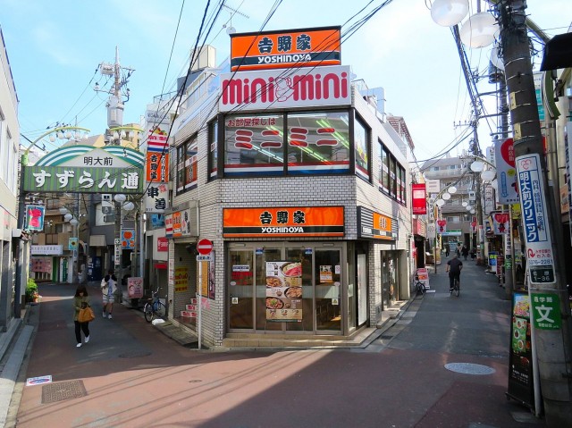 グローリオ明大前　商店街