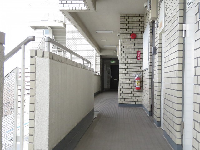 藤和三軒茶屋コープ　共用廊下