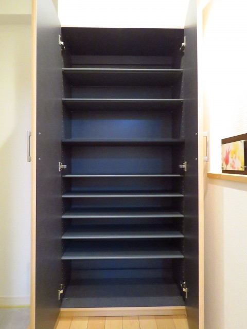 日商岩井碑文谷マンション　シューズBOX