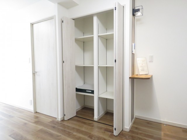 藤和三軒茶屋コープ　リビング収納