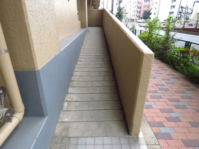日商岩井碑文谷マンション　スロープ