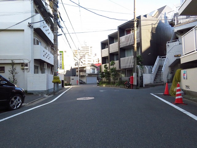 渋谷コーポ　エントランス前道路