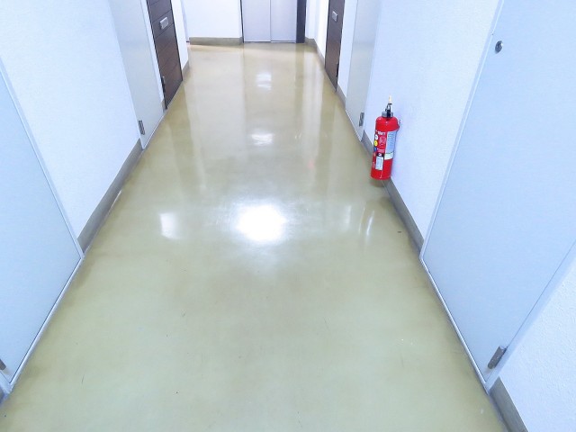 ルナパーク三軒茶屋　共用廊下