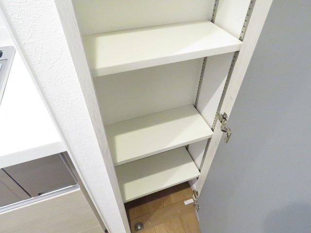 六義園サマリヤマンション　パントリー収納
