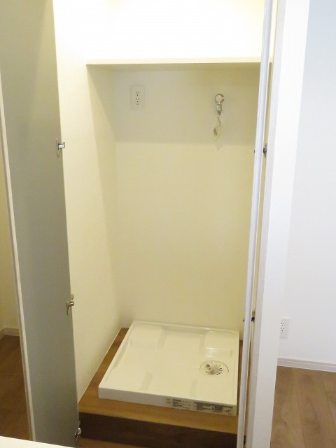 六義園サマリヤマンション　洗濯機置場