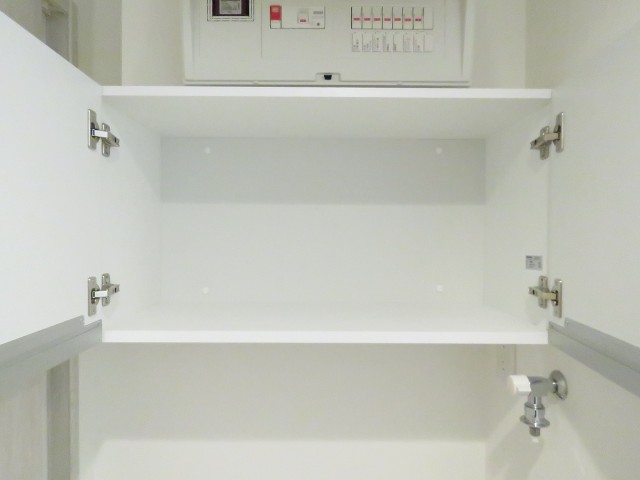 アルス代々木参宮橋コートアデリオン　洗濯機置場上の収納棚