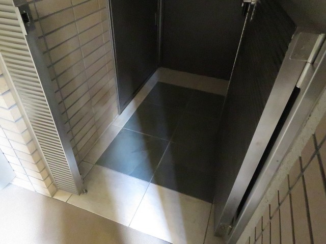 アルス代々木参宮橋コートアデリオン　ポーチ