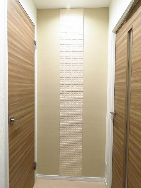 レインボー目白　玄関正面壁面