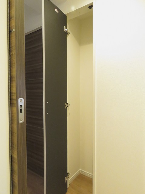 クレール池袋　廊下収納