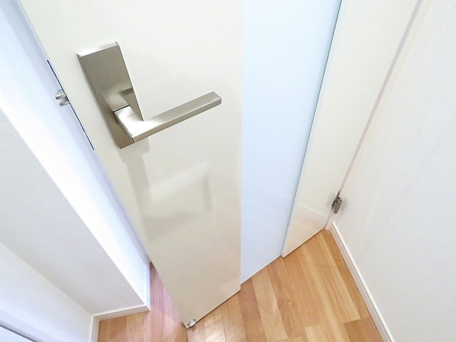 グランテラッセ西早稲田　LDK扉