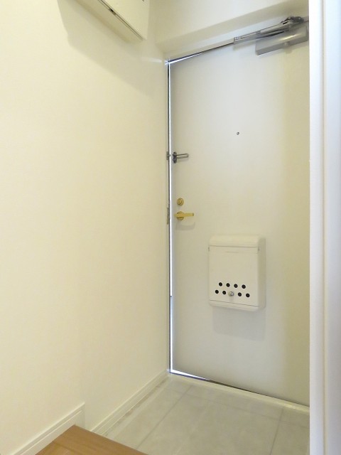 セレクトガーデン池袋　玄関ホール