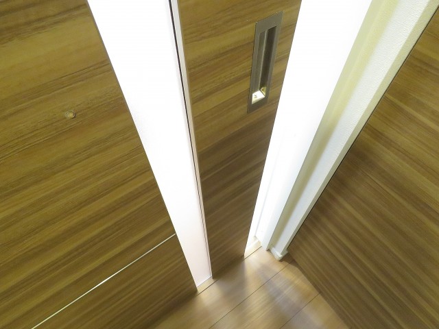 セレクトガーデン池袋　DK扉