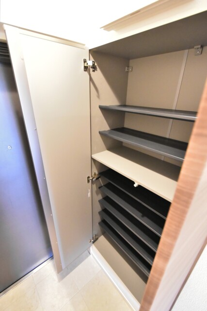 エム・ブランド新宿戸山公園 玄関