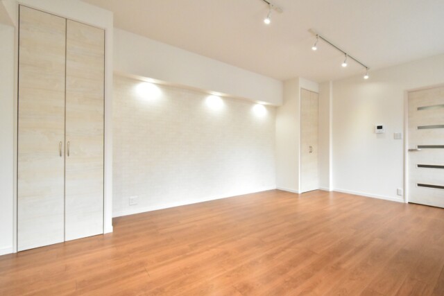 ニューステイトメナー 洋室