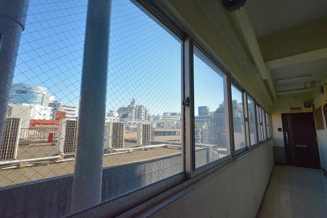 第三宮庭マンション４０５号室 内廊下