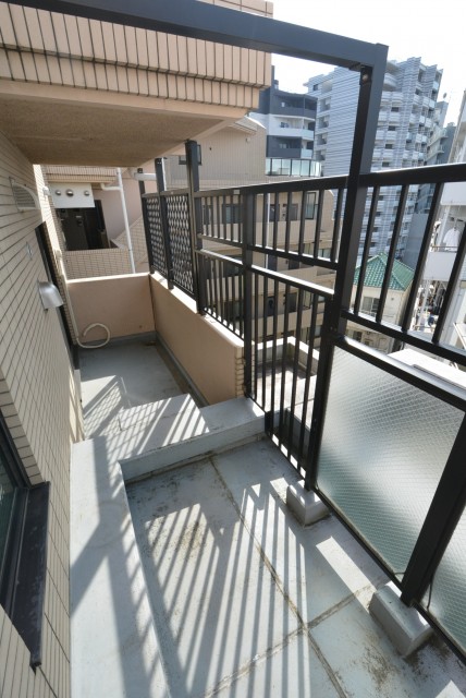 藤和シティホームズ新宿余丁町 (150)6階北西バルコニー