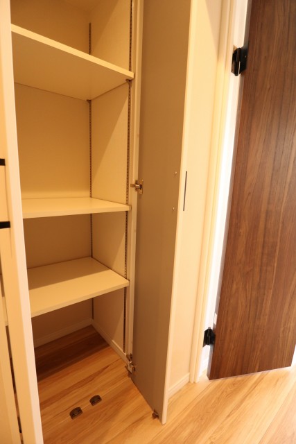 田町東豊エステート 廊下収納