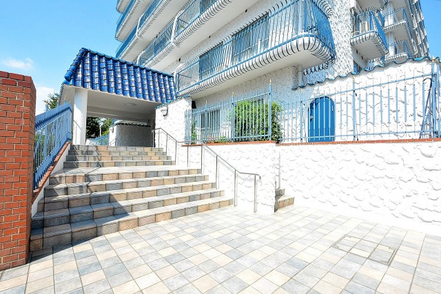 秀和高円寺レジデンス　エントランスアプローチ