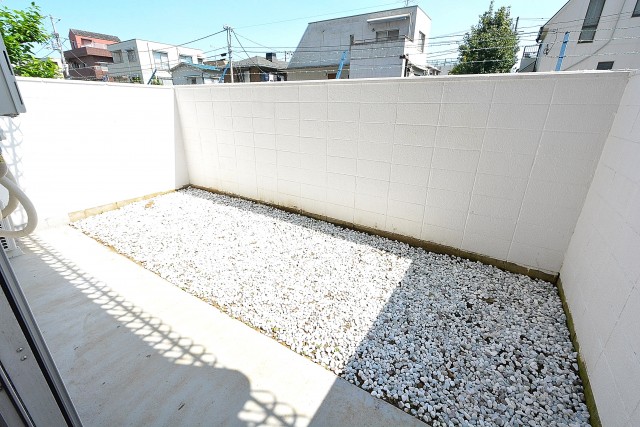 秀和高円寺レジデンス　5.3㎡テラスと10.3㎡専用庭
