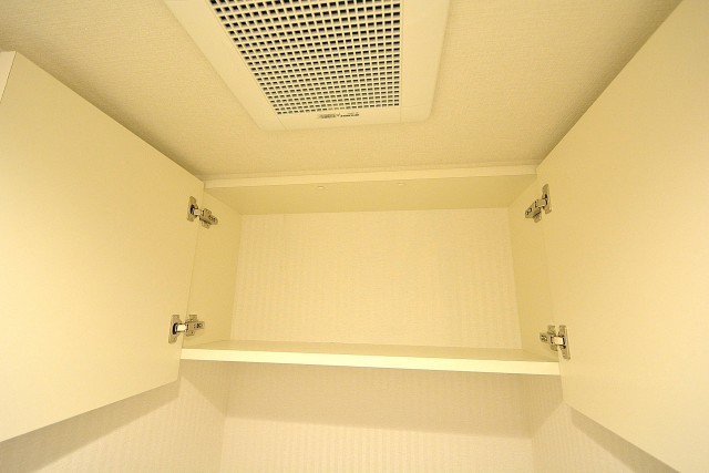 秀和高円寺レジデンス　トイレ吊戸棚