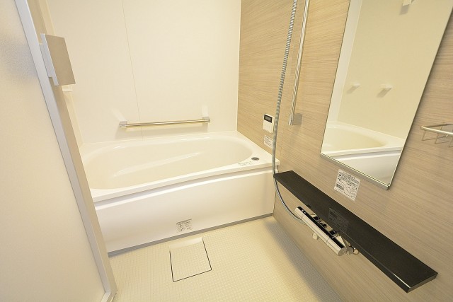 秀和高円寺レジデンス　洗面台バスルーム