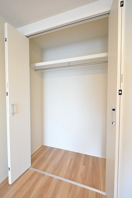 秀和高円寺レジデンス　11.0帖洋室クローゼット