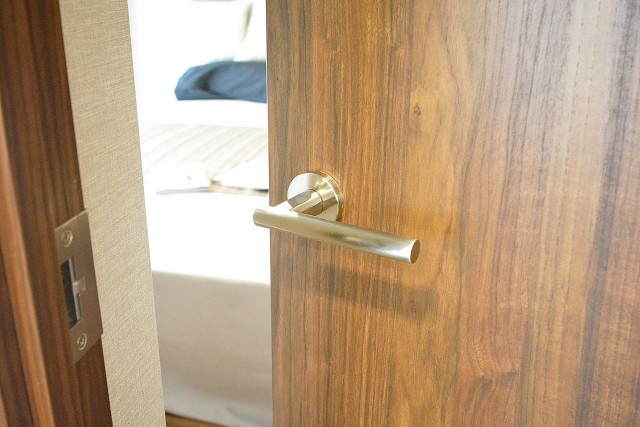 赤坂台マンション　5.2帖洋室のドア