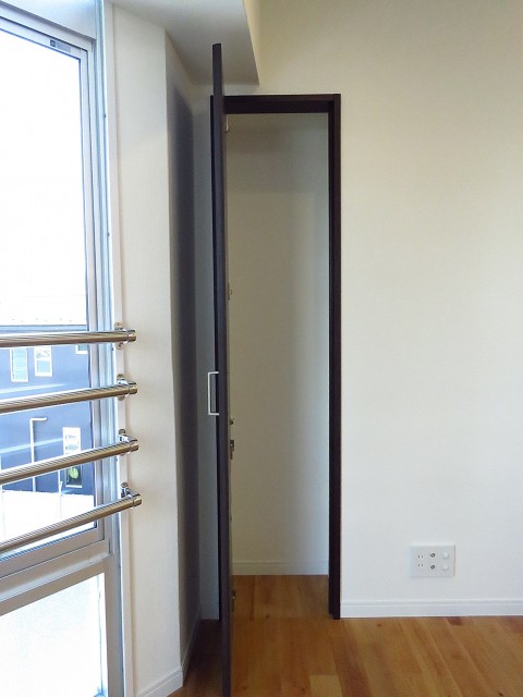 目黒グリーンコープ　リビング物入れ