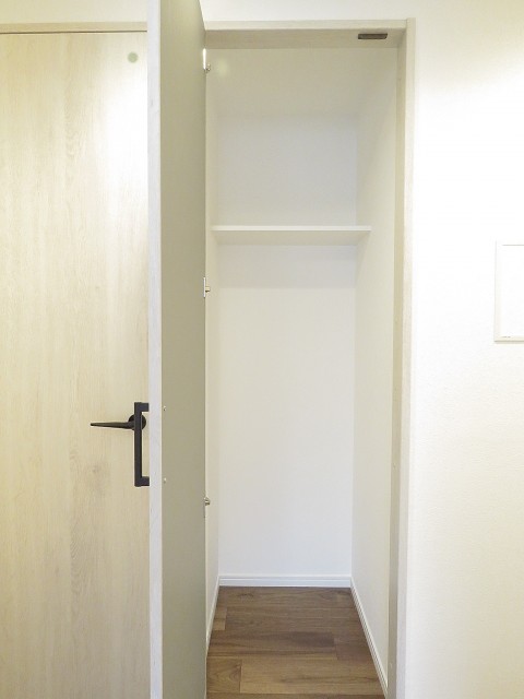 ライオンズマンション桜新町　廊下収納