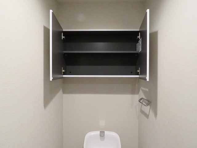 シーアイマンション碑文谷　トイレ吊戸棚
