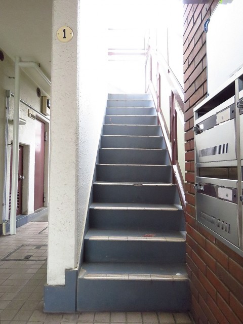 サンライズ弦巻　共用階段