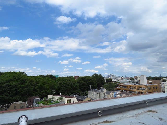 エンゼルハイム馬事公苑　共用廊下からの眺望