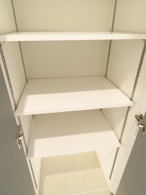 エンゼルハイム馬事公苑　廊下収納