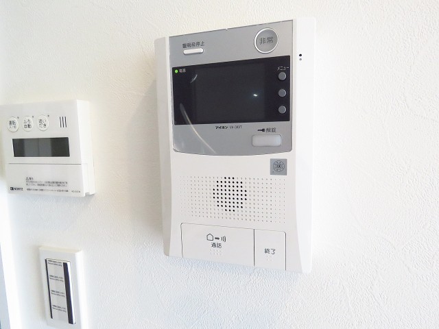 エンゼルハイム馬事公苑　TVモニター付きインターホン