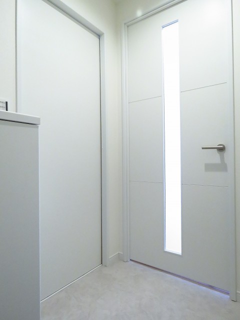 メゾン池尻　洗面室とLDK扉