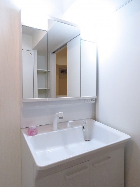 メゾン池尻　洗面化粧台