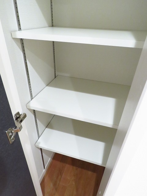 藤和島津山コープ　廊下収納