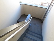 市ヶ谷第3ローヤルコーポ　共用階段
