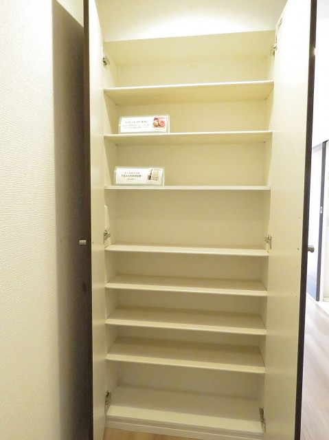 市ヶ谷第3ローヤルコーポ　シューズBOX