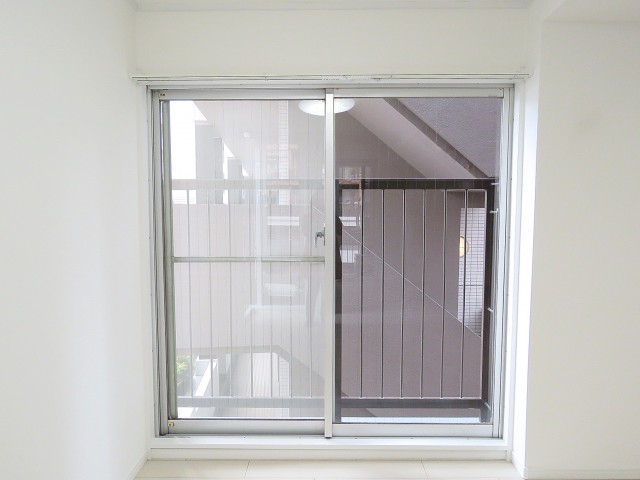 レインボー目白　LDK窓