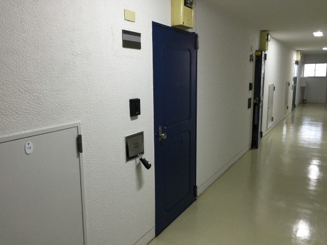 秀和高円寺レジデンス　玄関前