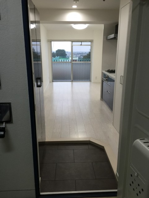 秀和高円寺レジデンス　玄関