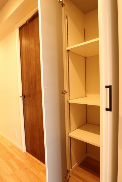田町東豊エステート 廊下収納