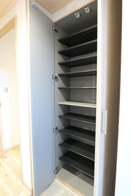 朝日シティパリオ高輪台A館　玄関 (7)