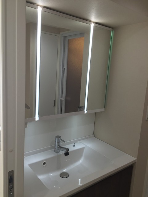 ハイホーム本陣　三面鏡