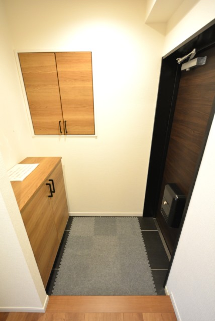 ユニーブル新宿西 玄関